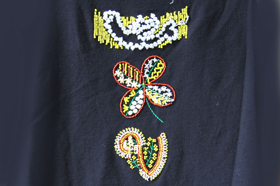 ビーズ刺繍 スパンコール刺繍